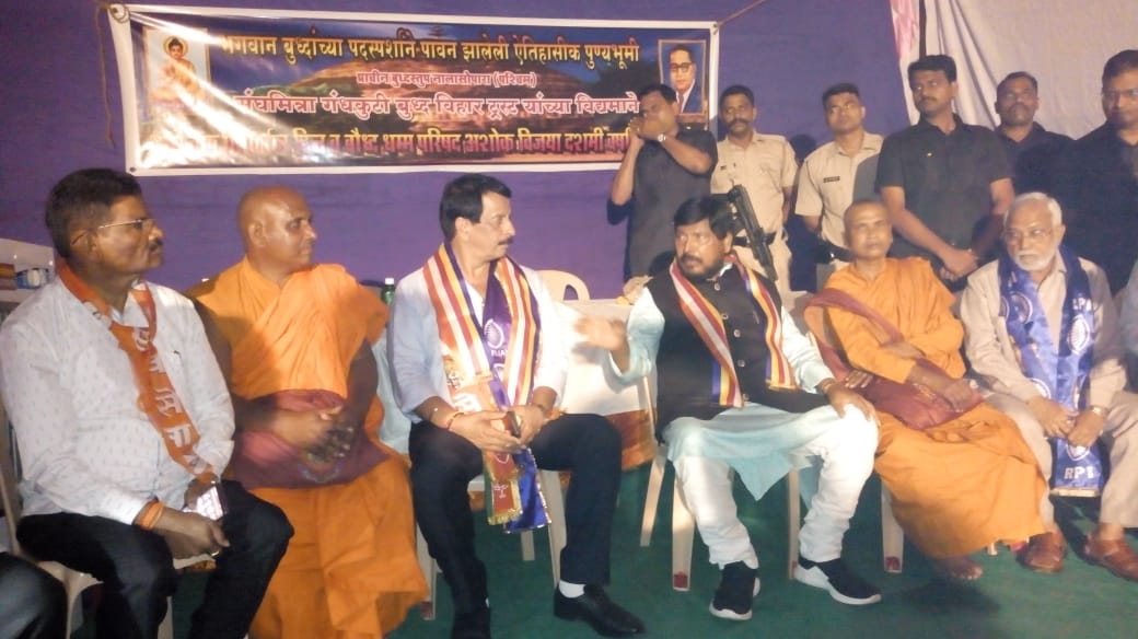 प्रदीप शर्मा यांचे हात बळकट करा – रामदास आठवले