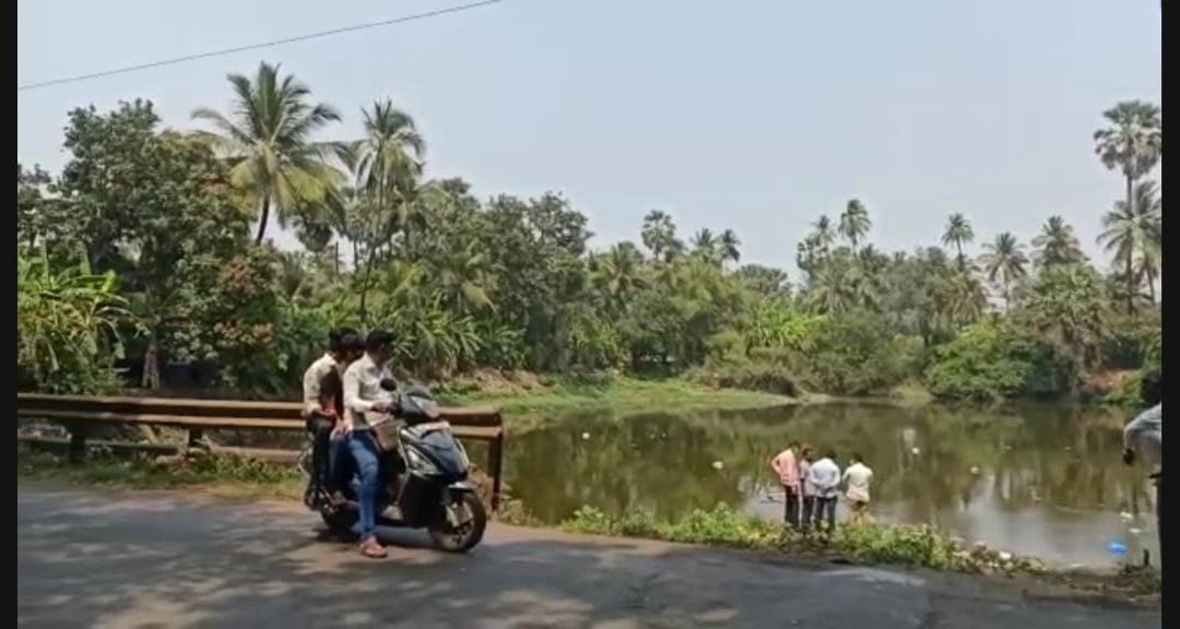 नालासोपाऱ्यात रिक्षाचालकाने कर्जबाजारीपणाला कंटाळून केली आत्महत्या.