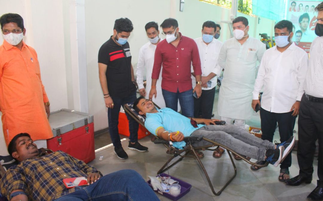 मीरा भाईंदरमध्ये ‘युवा सेना’ आयोजित रक्तदान शिबिराला उत्स्फूर्त प्रतिसाद