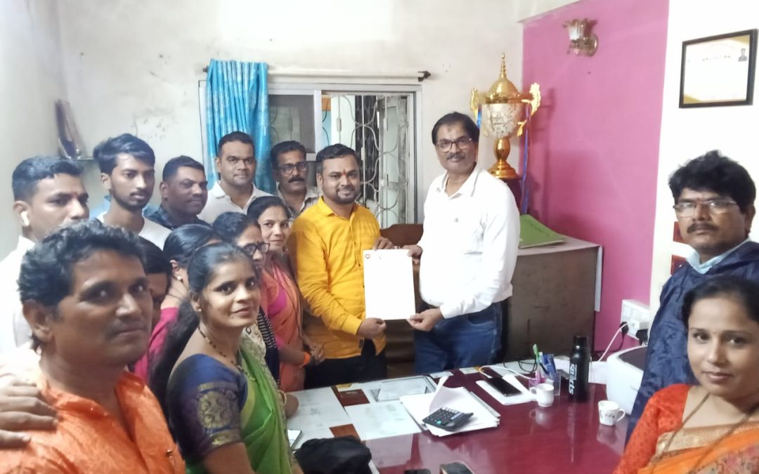 विजेच्या समस्येवर शिवसेनेच्या शिष्टमंडळाचा महावितरणला निवेदन.