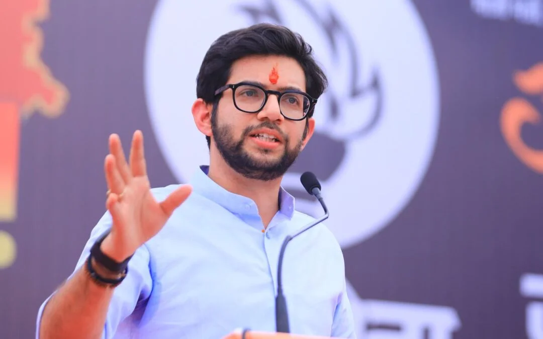 महाराष्ट्र घडवण्यासाठी “महाराष्ट्र हाच धर्म” मानून आपण एकत्र यायला हवं ! दक्षिणेतील राज्यांचे मुख्यमंत्री दिल्ली समोर लोटांगण घालत नाही.२०२४ ला आपली सत्ता आणायची आहे – आदित्य ठाकरे.